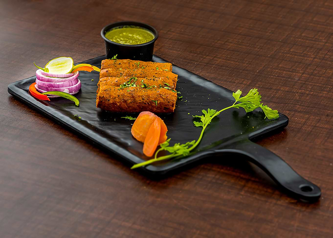 Seekh Kebab Platter with Green Chutney