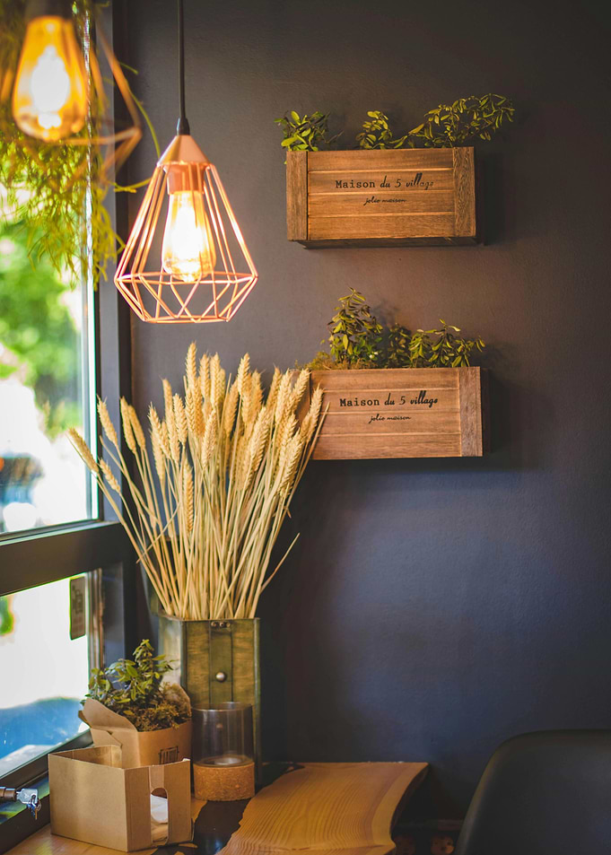 Interior decor with wheat and plants