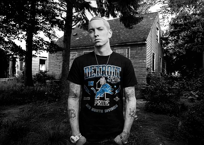 Eminem in Detroit Lions T-shirt