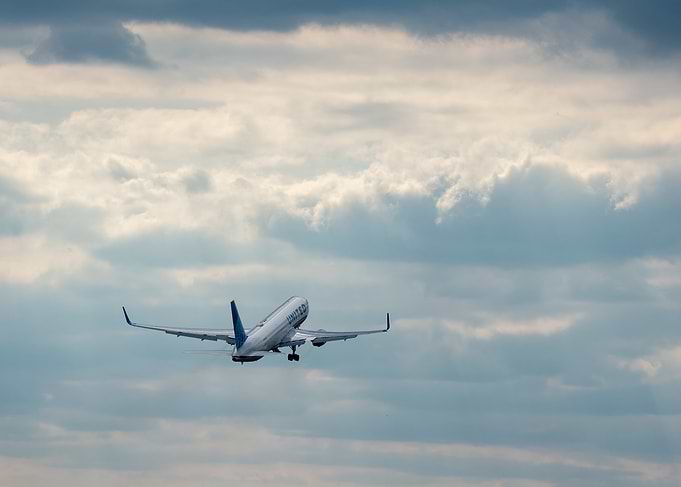 Boeing 767 taking off