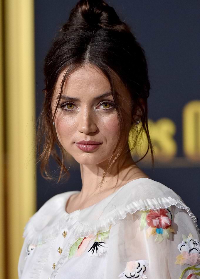 Ana de Armas portrait on red carpet