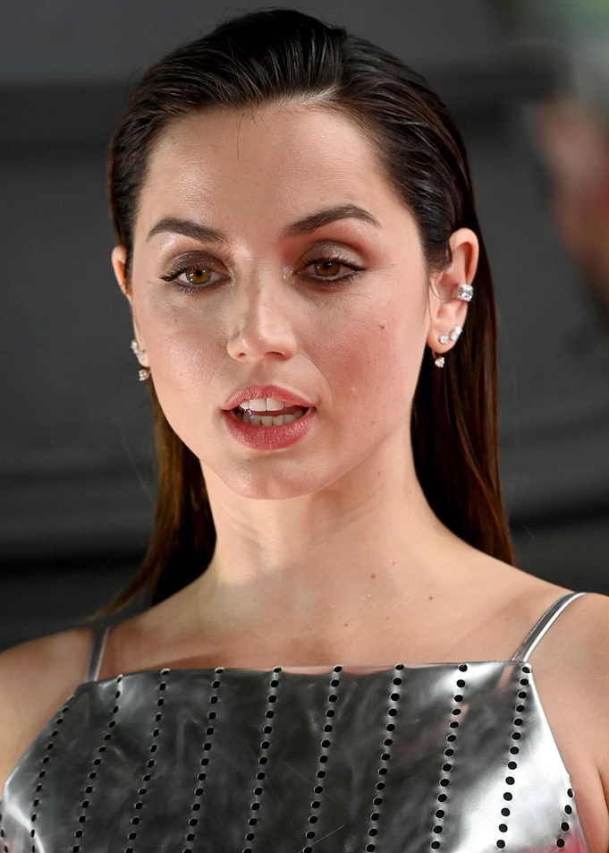 Ana de Armas portrait