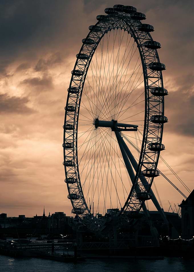 London Eye Ferris Wheel at Dusk