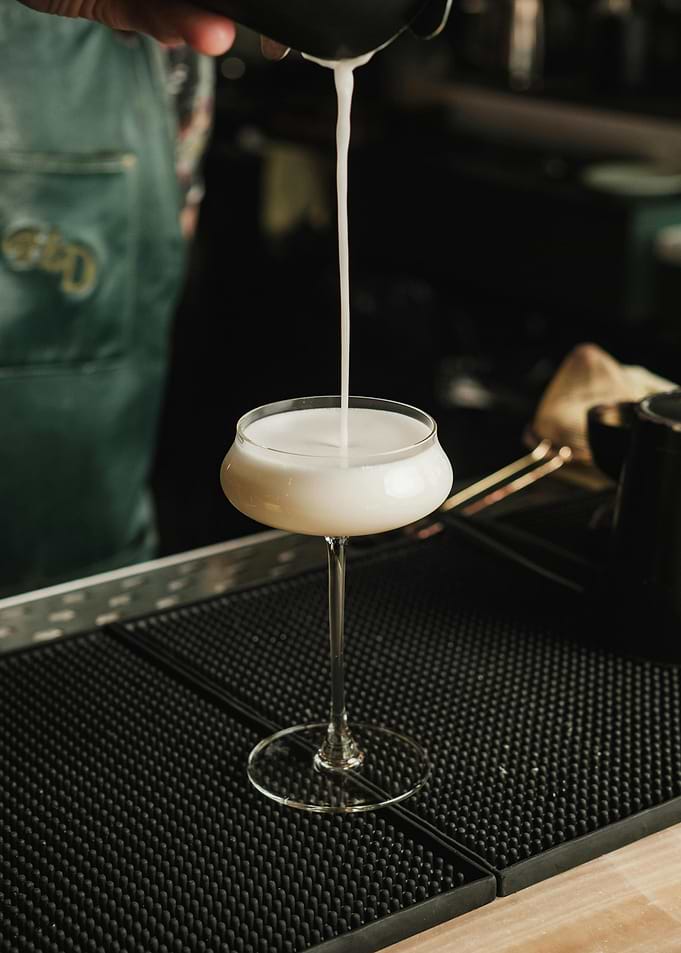 Cocktail preparation with white liquid