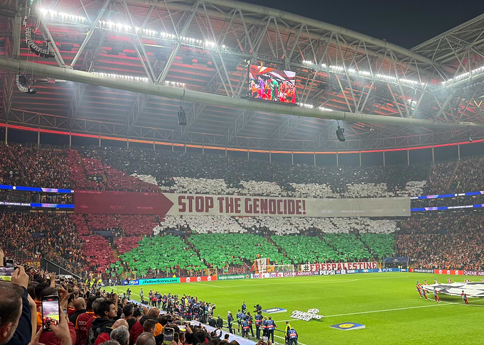 Solidarity with Palestine at the Galatasaray stadium