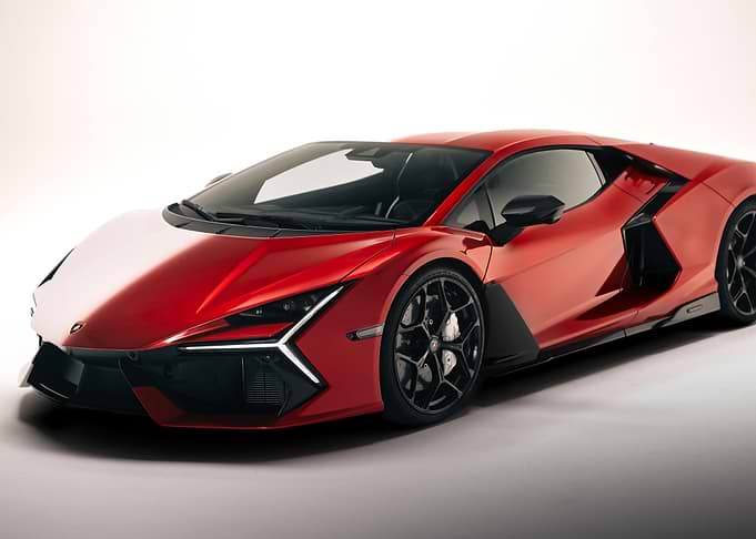 red lamborghini revuelto