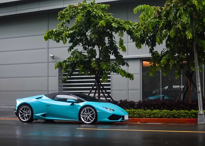 Turquoise Lamborghini Huracan Spyder