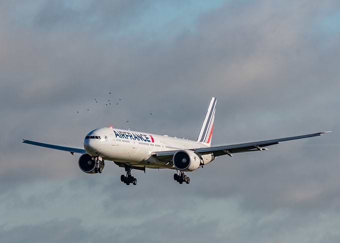 Air France Boeing 777 landing