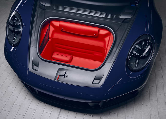 Porsche 911 Frunk: Blue and Red Contrast