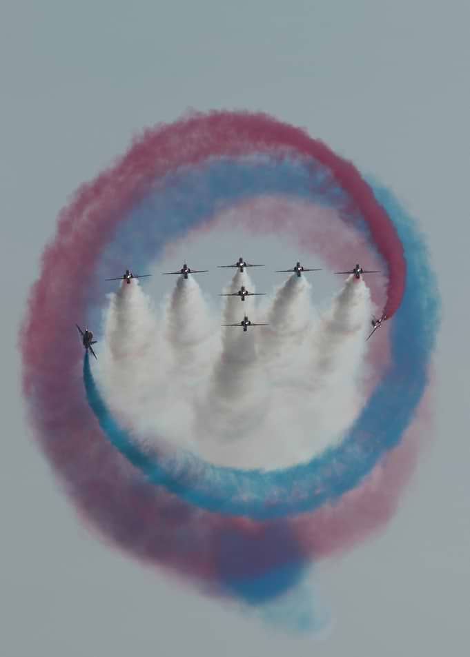Red Arrows performing a Tornado