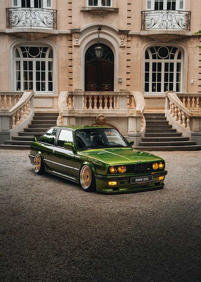 Green BMW 325i E30