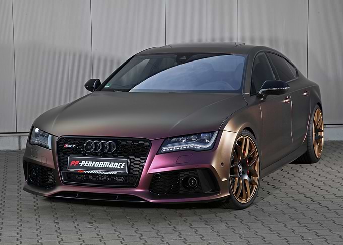 Audi RS7 with Color-Shifting Paint