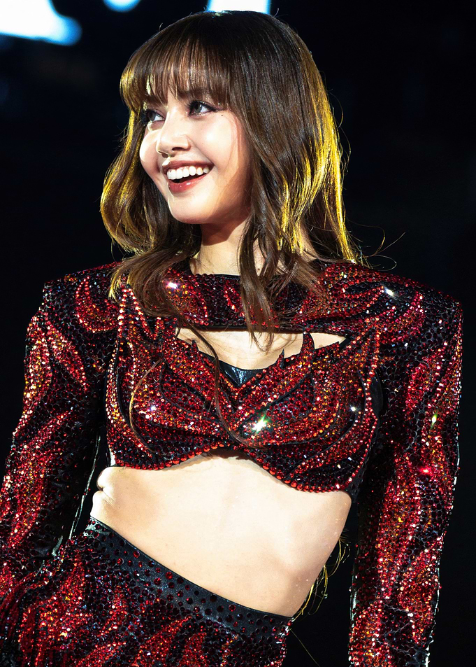 Lisa from Blackpink performing live