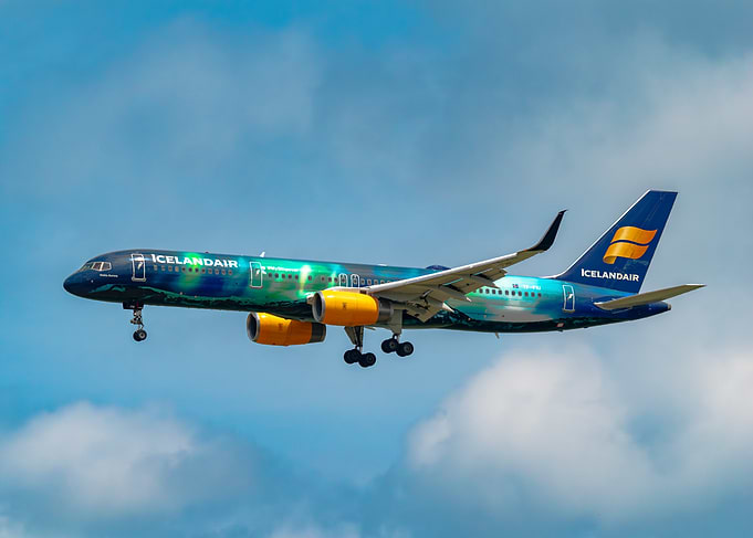 Famous Boeing 757 with aurora borealis design