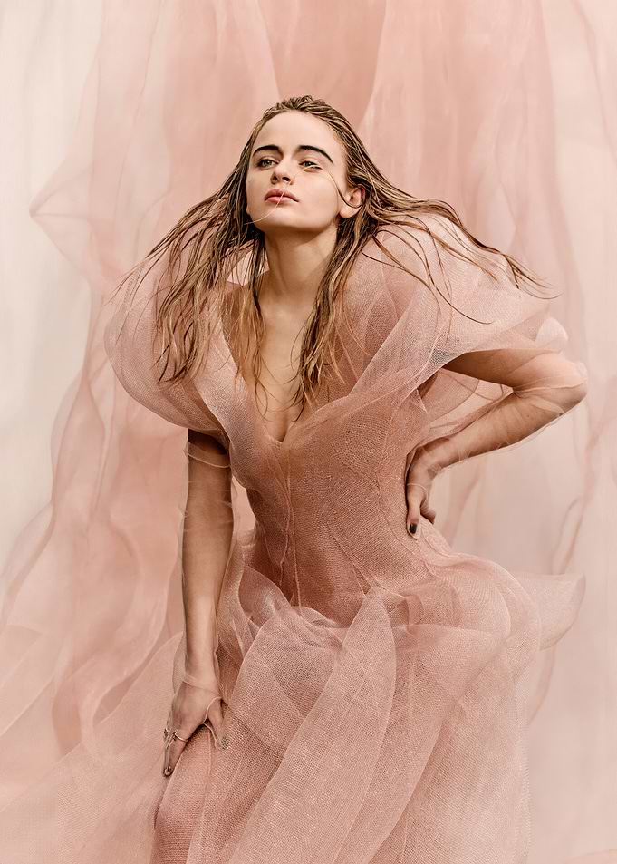 joey king peach in Pink Tulle Dress