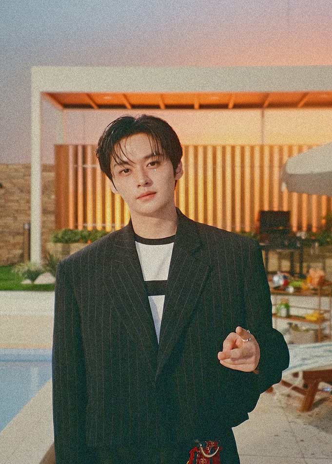 Lee Know Stray Kids Portrait