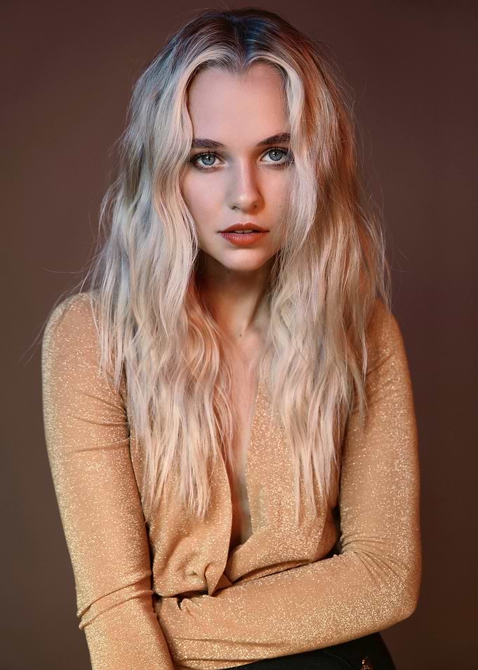 madison iseman of a woman with blonde hair
