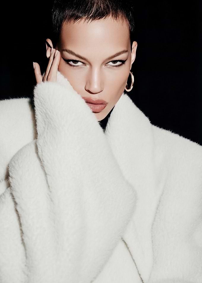 High End Fashion Photo - Dramatic portrait