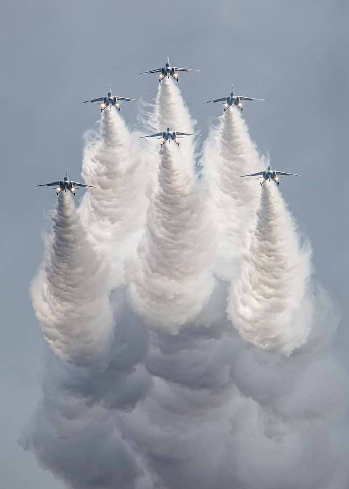 Airshow: Jets with Smoke Trails