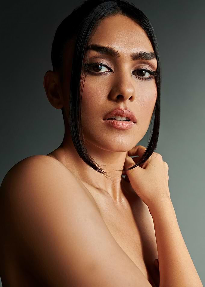 mrunal thakur
