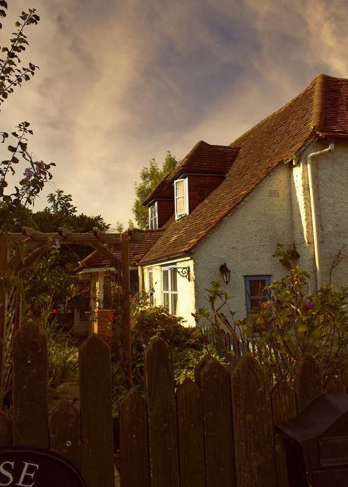 Charming Cottage with Garden View