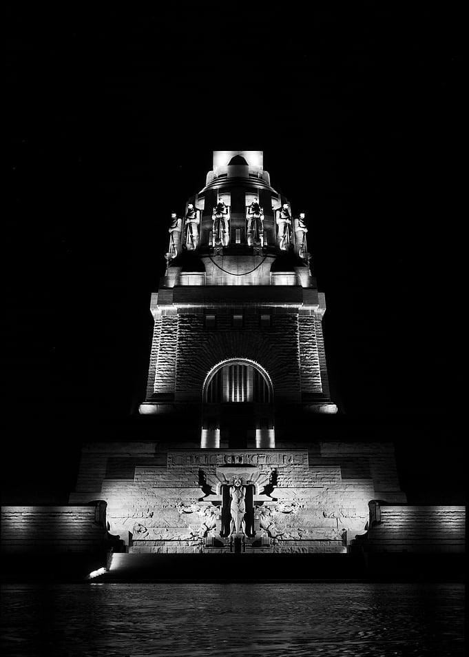 Völkerschlachtdenkmal at night