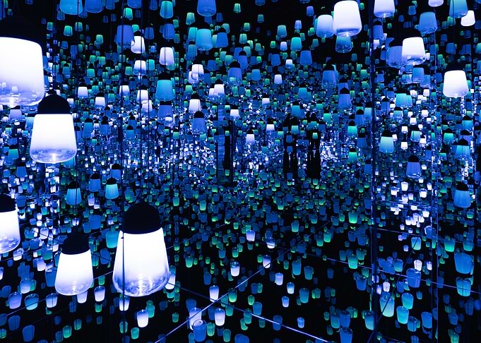 Infinite Lanterns: Blue and Green Illumination