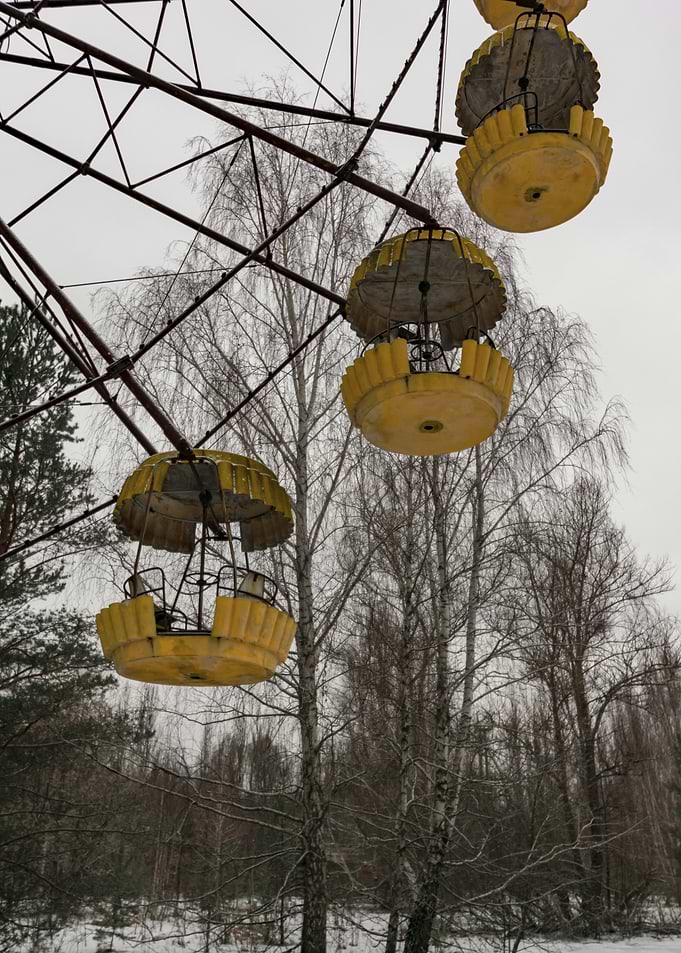 Prypiat’s Ferris wheel abandoned in winter