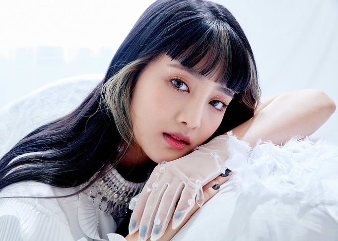minnie K-Pop Idol with Black and Blonde Hair