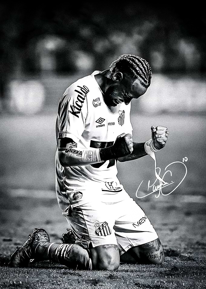 Neymar celebrating on knees