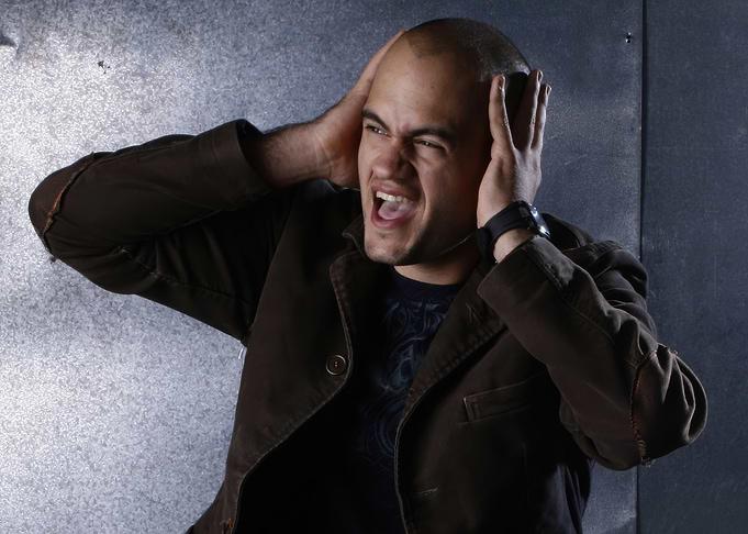itamar sagi covering ears in distress