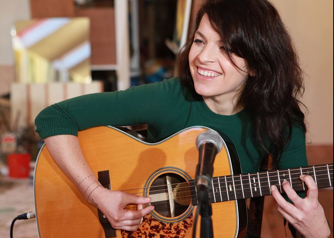 jesca hoop playing acoustic guitar