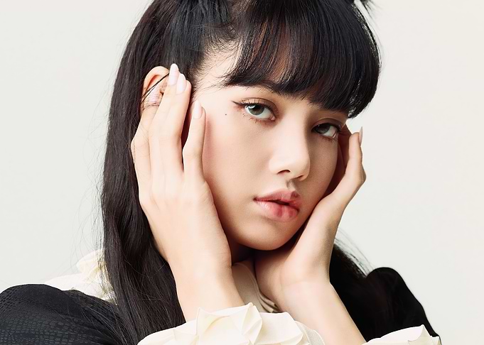 Lisa Portrait of a young woman with hands on face