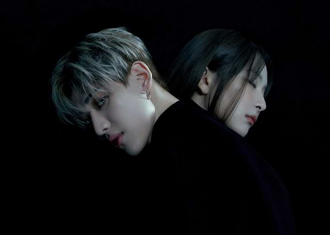 Couple Back to Back in Dark bambam