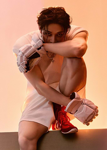 stray kids in white outfit with boxing gloves