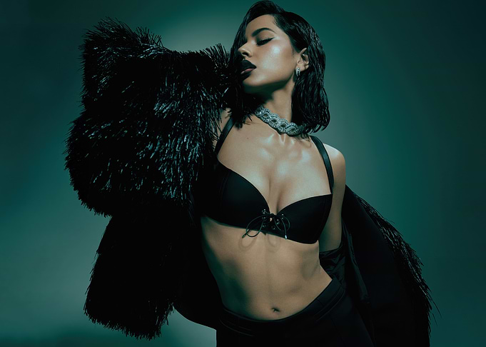 Becky G in black lingerie and fur coat