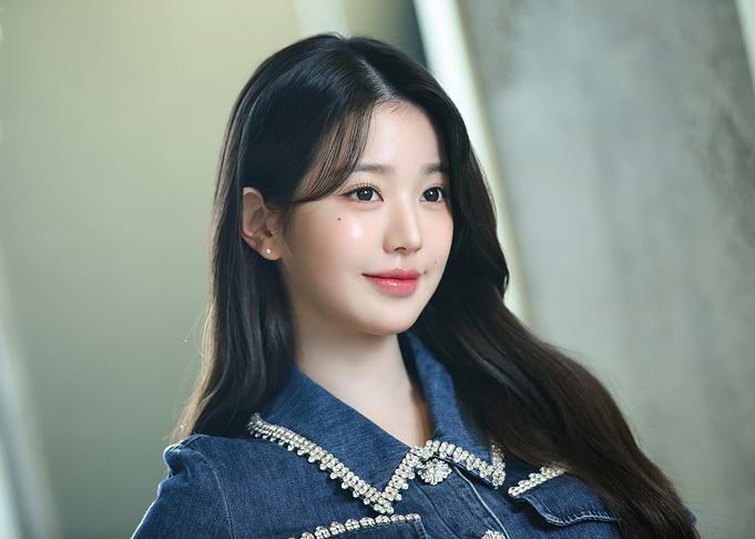 ive jang wonyoung in Denim Jacket