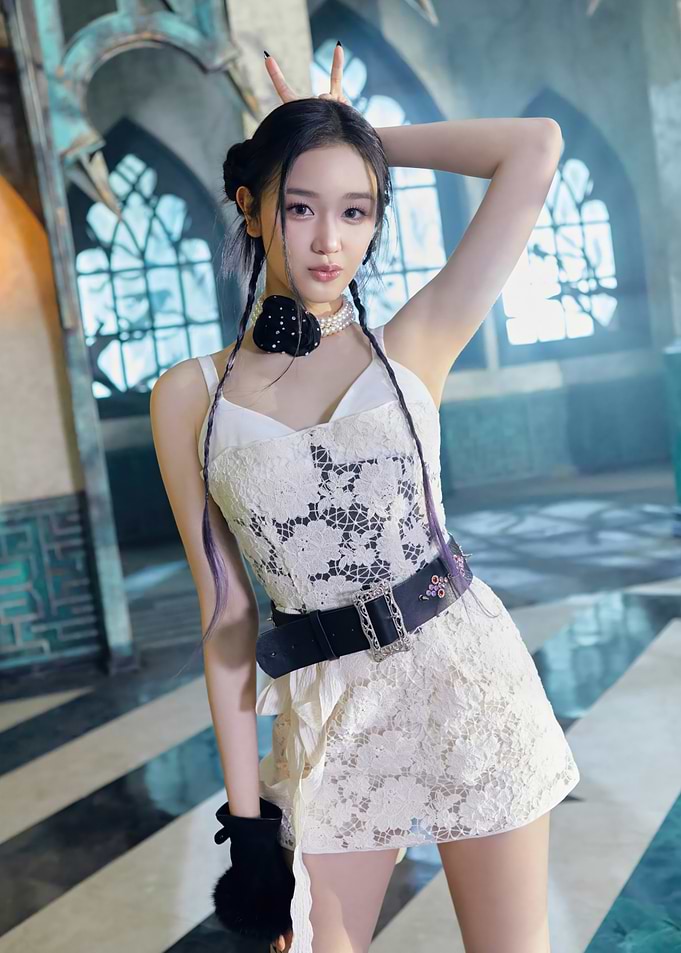 pharita babymonster in White Lace Dress