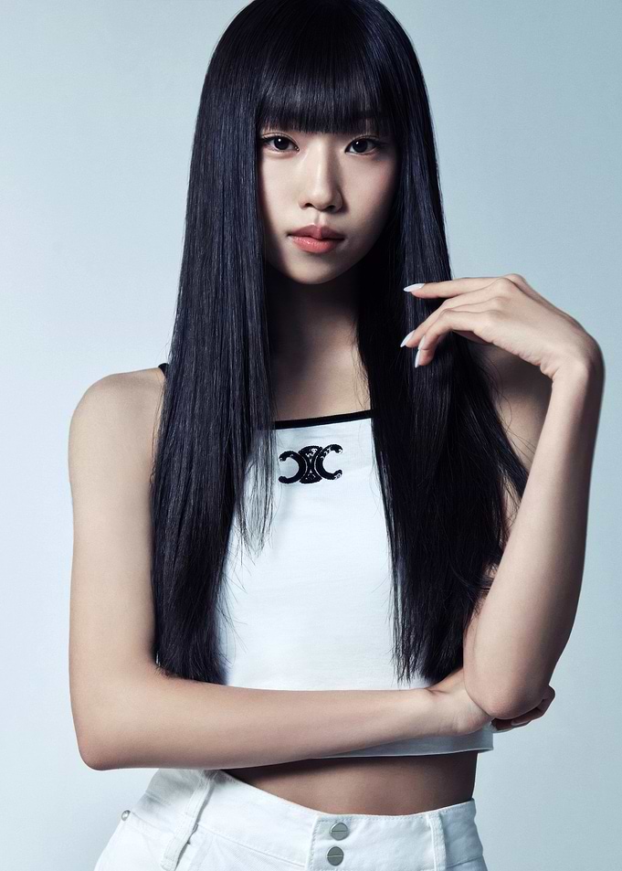 choi jung eun with black hair and white top