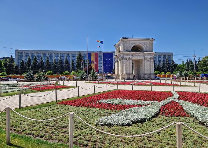 Triumphal Arch and Government Building