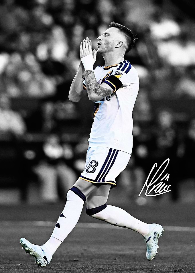Reus Soccer Player Praying on Field