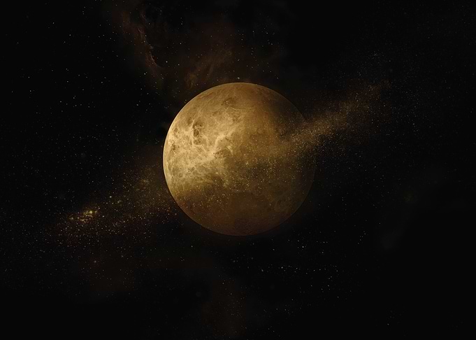 Golden Planet in Cosmic Dust