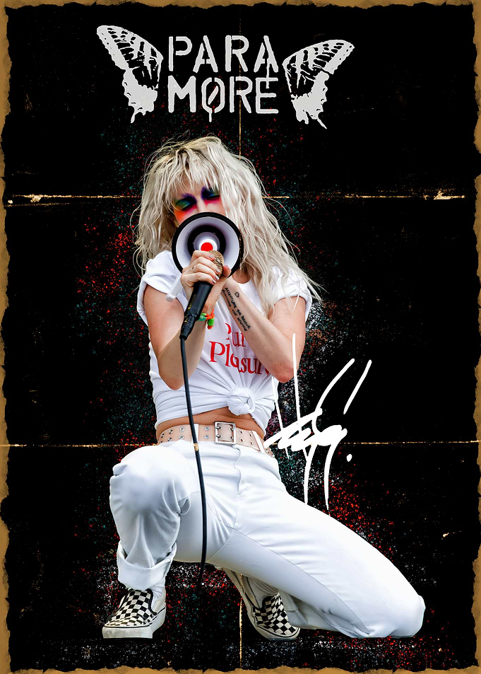 Paramore Singer Hayley Williams Performing