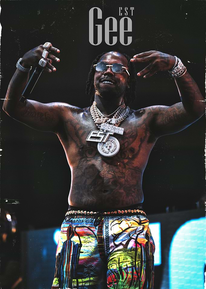 Rapper est Gee Performing On Stage