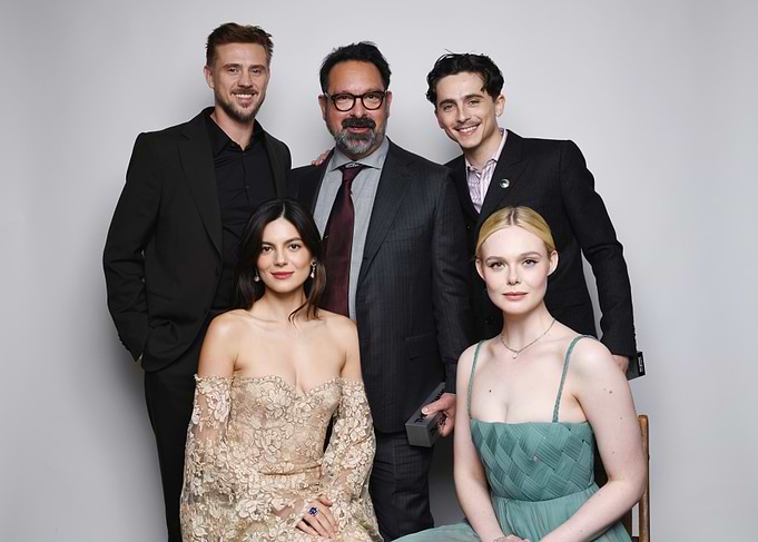 The cast of The Beguiled poses for a photo