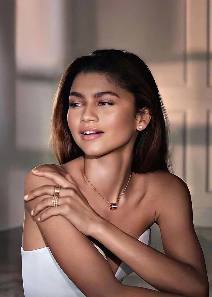 Zendaya wearing jewelry