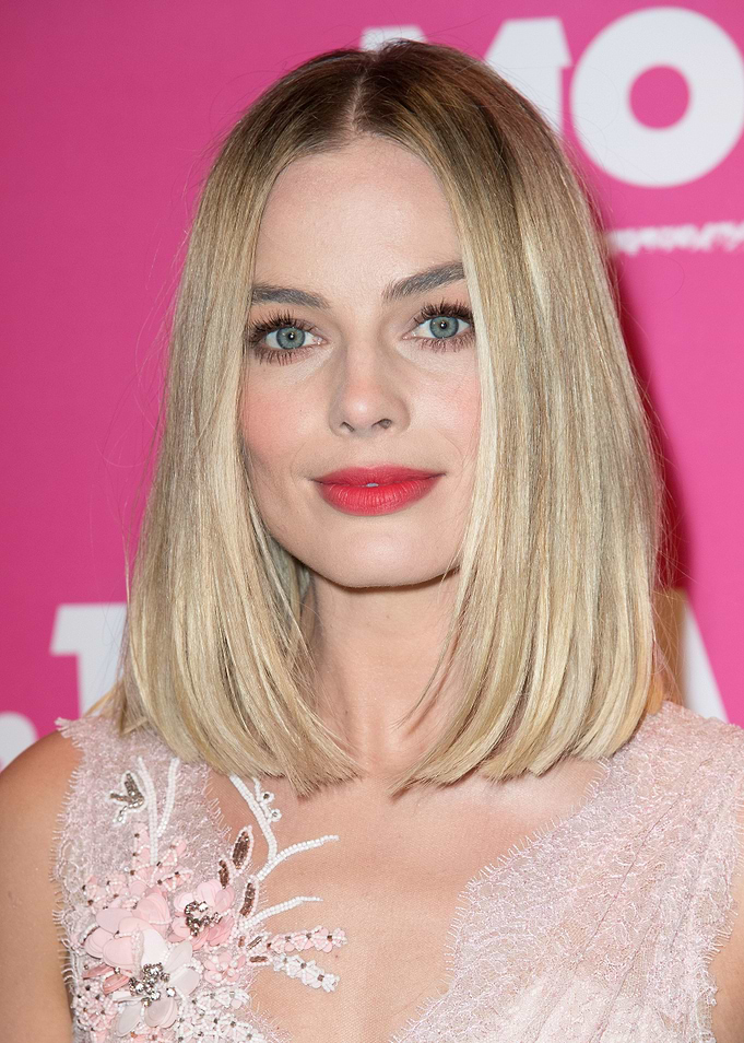 Margot Robbie in a pink dress