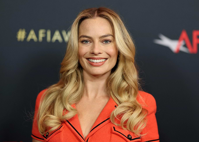 Margot Robbie Posing on Red Carpet