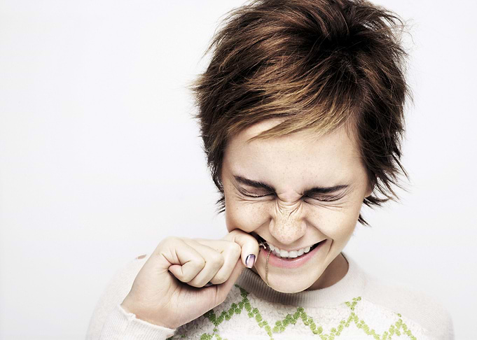 Emma Watson biting necklace