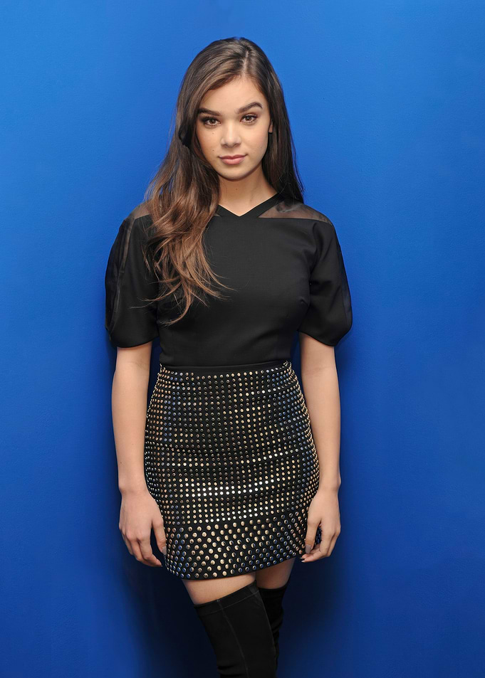 Hailee Steinfeld Poses in Black Outfit